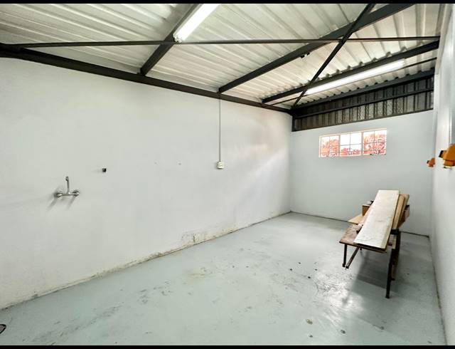 M² BUSINESS CENTRE FOR SALE IN ANNADALE